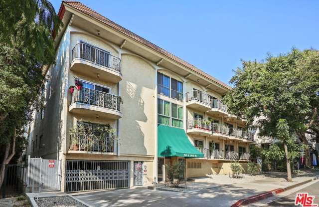 1045 N Kings Rd unit: 108 photos photos