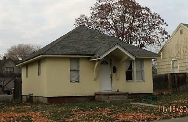 Garland area charmer 2 bed 1 bath - 3911 North Howard Street, Spokane, WA 99205