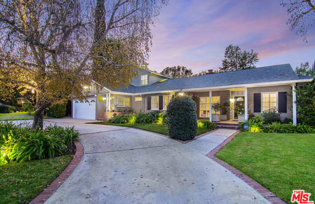 4755 Alonzo Avenue Gallery 1