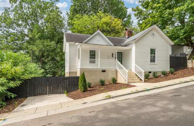 Charming 2-bedroom, 1-bathroom home near downtown Durham Gallery 3