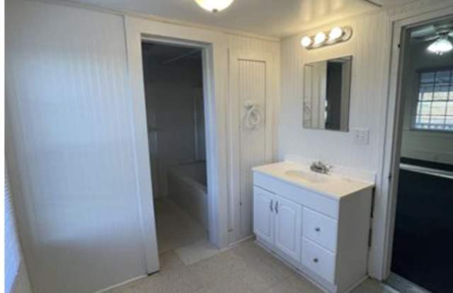 4316 North Carolina 242 Gallery 3