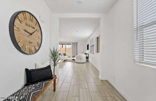 Beautiful Eastmark 3 Bedroom! Gallery 4