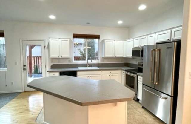 2883 NE Sedalia Loop Gallery 2