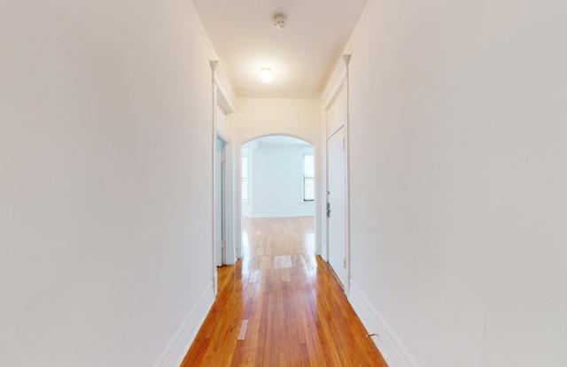 5401-5403 S. Woodlawn Avenue Gallery 4