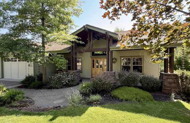 Gorgeous 3 BR home with chef's kitchen in quiet SE Bend location photos photos