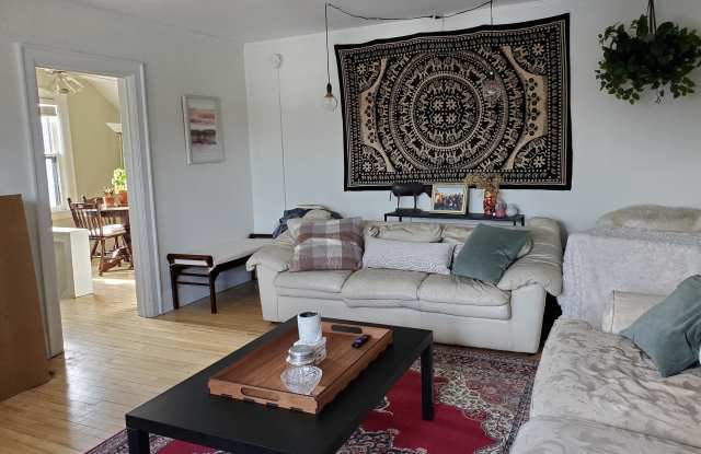 2000 Penn Ave S - 3 Gallery 4
