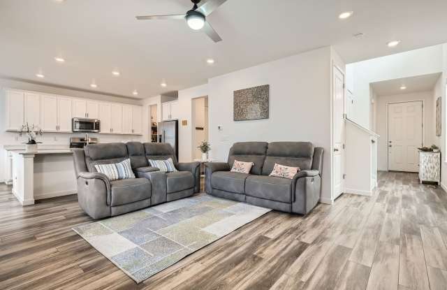 Evolve Real Estate: Spacious 3 Bedroom + Loft Paired Home in Dove Village Community Available on October 1st!! Gallery 4