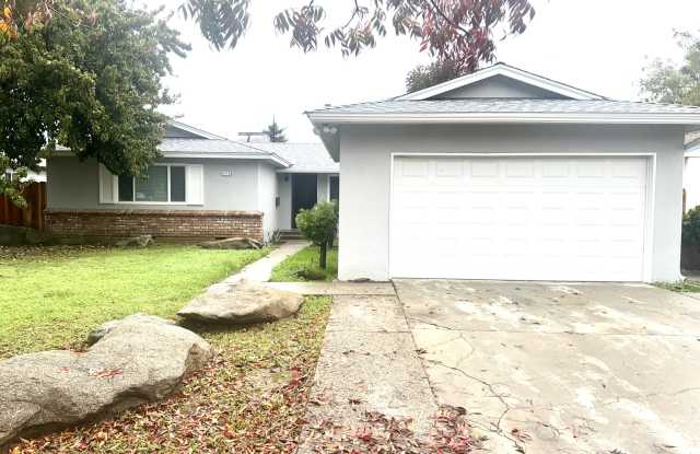 4548 North Meridian Avenue - 4548 North Meridian Avenue, Fresno, CA 93726