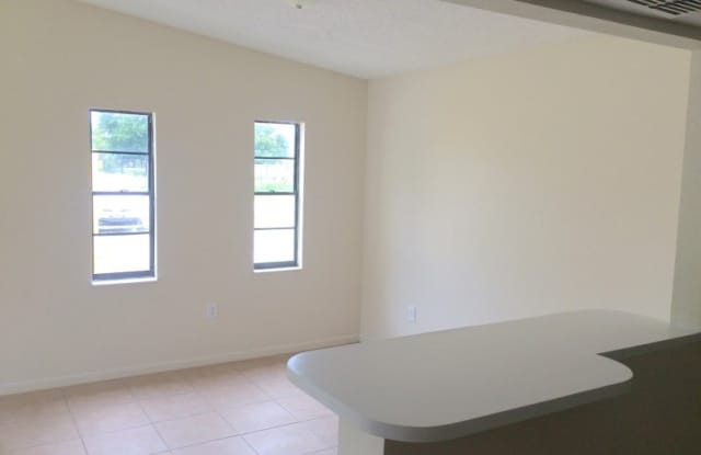 SPACIOUS 2BR/1BA Duplex, Vaulted Ceilings, More! NO APPLICATION FEE! Gallery 3