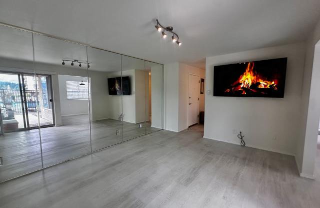 Updated 2-Bedroom Condo with Water Views, 2 Parking Spaces & Poolside Location Gallery 3