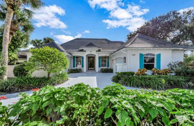 2215 Seaside Street photos photos