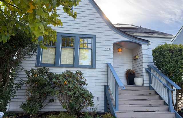 3BR Tudor Home 1/2 Block from Greenlake! photos photos 3BR Tudor Home 1/2 Block from Greenlake! photos photos