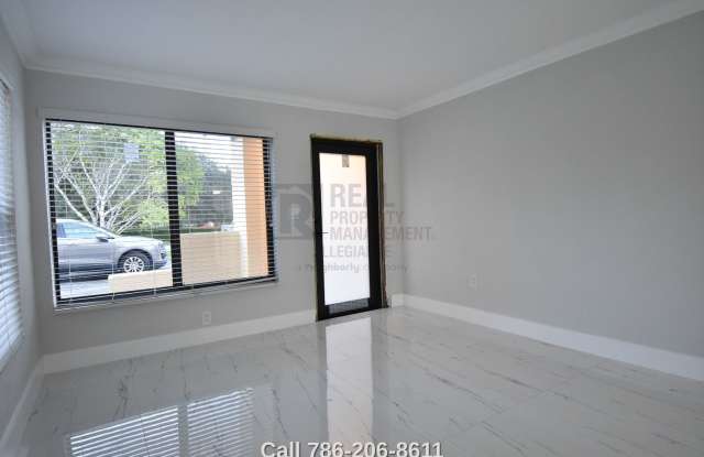 Fully Renovated 2-Bed, 2.5-Bath Townhome with Impact Windows & New Appliances Gallery 3