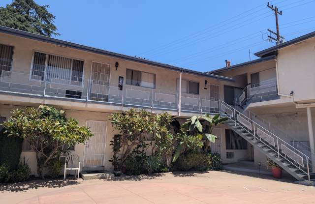 1365 Orange Grove Ave photos photos