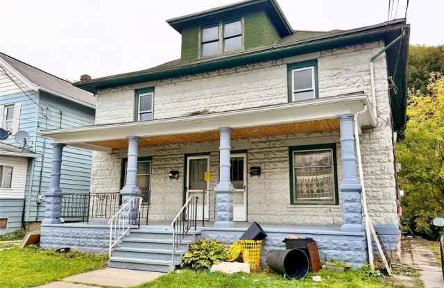 5 Harrison Avenue Gallery 1
