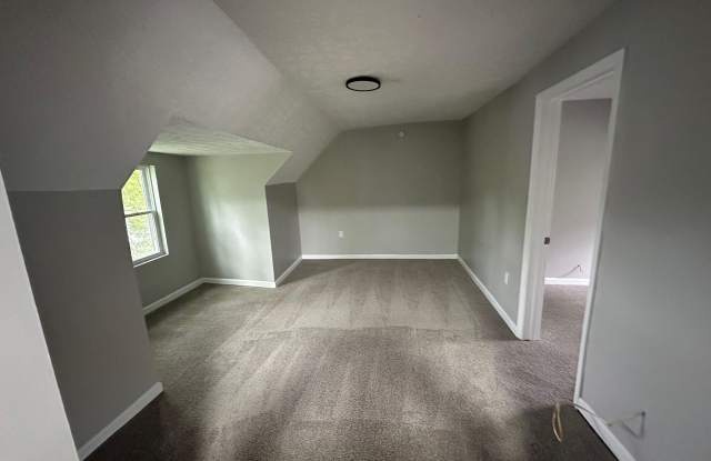 1109 E Kirby Ave (Whim &amp; Proper, LLC) Gallery 3