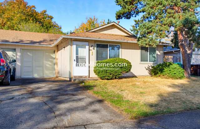 Updated Three Bedroom Duplex in NE Gresham! Gallery 1