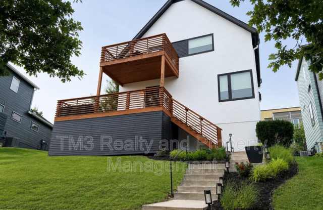 2436 Forest Avenue photos photos