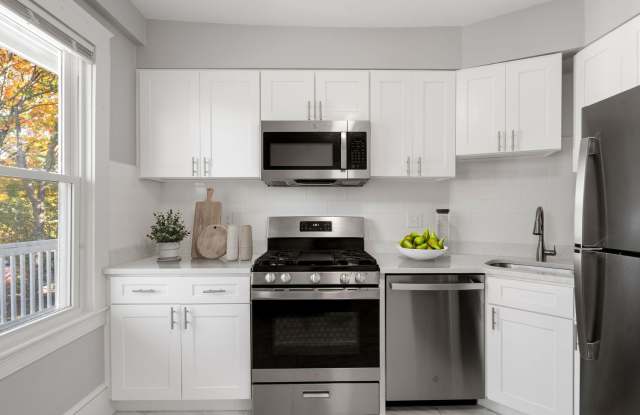 3bed 2bath with laundry in unit in Brighton now available Gallery 4