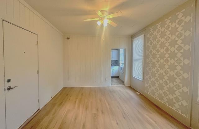 Charming 1 Bed, 1 Bath Apartment Near UF – Newly Renovated! photos photos