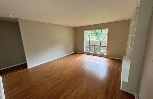 1122 W Winding Way Gallery 3