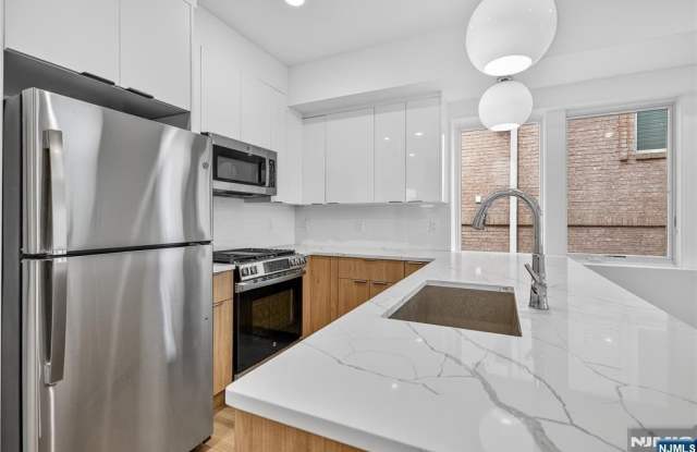 46 Hudson Avenue Gallery 4