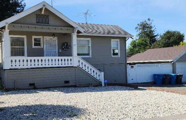 Large Sunny 4 Bedroom 3 Bath Country Style Home in Vallejo! photos photos