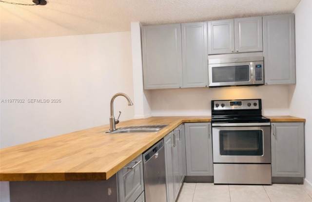 614 Woodgate Circle C, Sunrise, FL 33326 photos photos