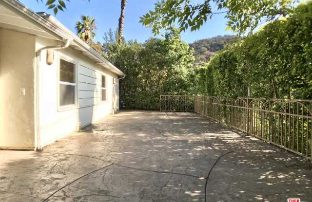 8123 AMOR Road Gallery 4