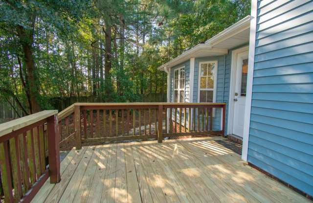 Coming Soon! 3 Bedroom 2 Bathroom - Updated Bathroom and Deck. Large Fenced Yard in a Cul-De-Sac! Gallery 3