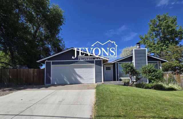 Comfortable family home with 3 bedrooms, fenced backyard, and quick freeway access photos photos
