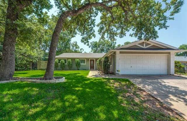 2610 Greenwood Lane - 2610 Greenwood Lane, Arlington, TX 76013