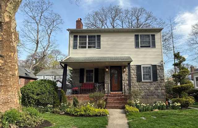 Spectacular 3 Bed/2.5 Bath Colonial in Freeport! photos photos Spectacular 3 Bed/2.5 Bath Colonial in Freeport! photos photos