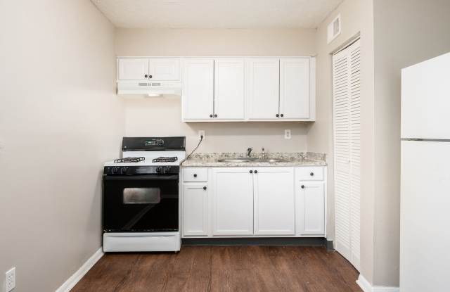 Pinetree Village Apartments photos photos