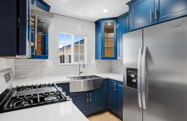 Fully Renovated 2 Bed / 2 Bath Upstairs Unit – Modern Finishes | 2 Parking | Alhambra Gallery 1