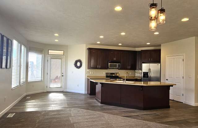 For Rent: Move-in Ready 3-Bedroom, 2-Bathroom Home in the Desirable Thanksgiving Village, Lehi, UT - 2738 North Turnberry Court, Lehi, UT 84043