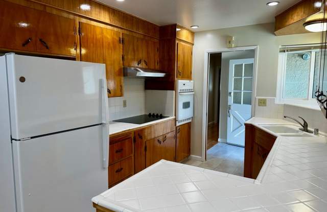 Charming 3 Bedroom, 2 Bath Duplex in Mountain View near Sylvan Park Gallery 2