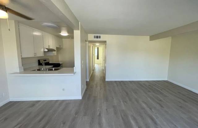 107 Oval Rd # 4 Gallery 2