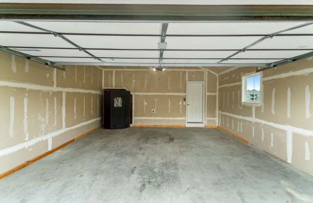 Available Now!  3BR Condo with lots of amenities. photos photos