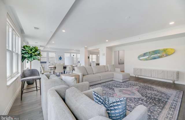 225 STRAND Street Gallery 1