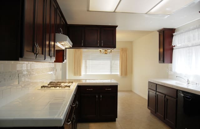 650 W 10th St Apt 1 - 650 West 10th Street, Los Angeles, CA 90731