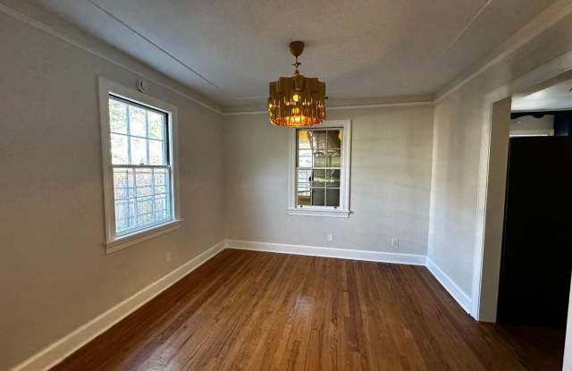 FOR RENT | 2 Bed 1 Bath | One-Story Cottage with Front Porch off of Bull Street Gallery 4
