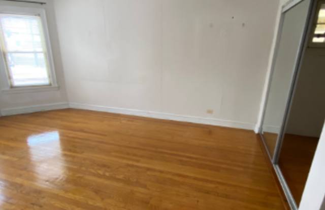 4155 N Mozart Street Gallery 3