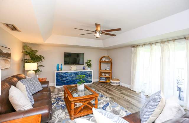 GLADES COUNTRY CLUB 2/2 WITH GOLF BEAUTIFUL UNIT READY FOR YOU TO RENT SEASONALLY Gallery 1