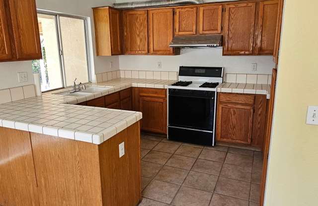 Silver Creek Home 3 Bed 2 Bath + Office Gallery 4