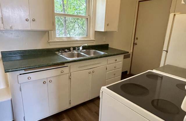 2222 1/2 4th Avenue West - 3 Gallery 2
