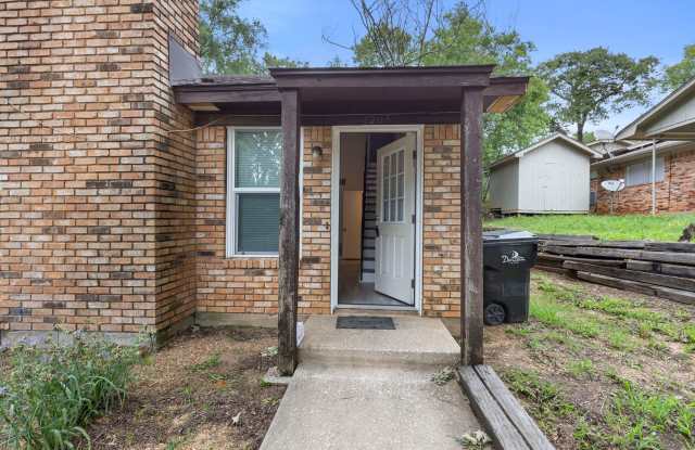 Welcome home to this charming 1-bedroom, 1.5-bath duplex nestled in a quiet neighborhood in Denison. photos photos