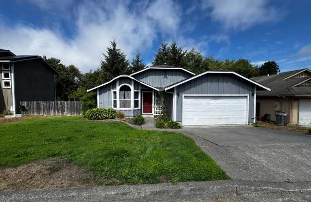 Beautiful pet-friendly home in a wooded area! NEW carpet, fresh paint! photos photos