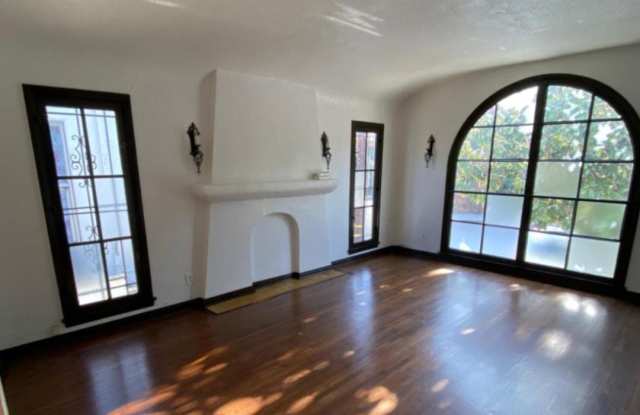 2570 Beachwood Dr photos photos