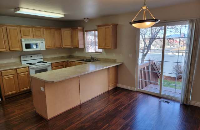 Huge Townhome in coveted East Cottonwood Heights! Gallery 4